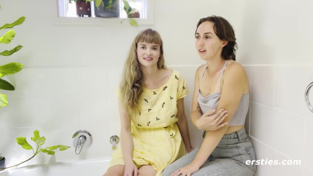 Cute Babes Enjoy A Sexy Bath Together