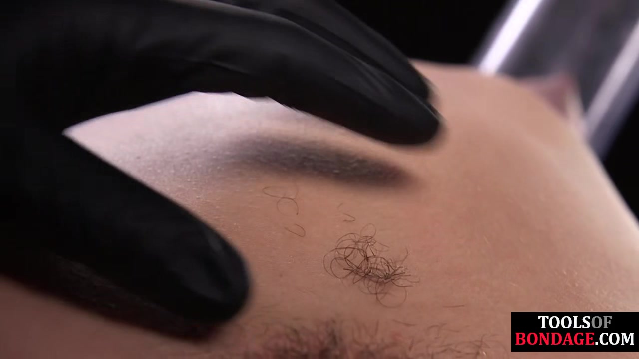 Sub with tits vacuum suffers in pulling hairs off her muff