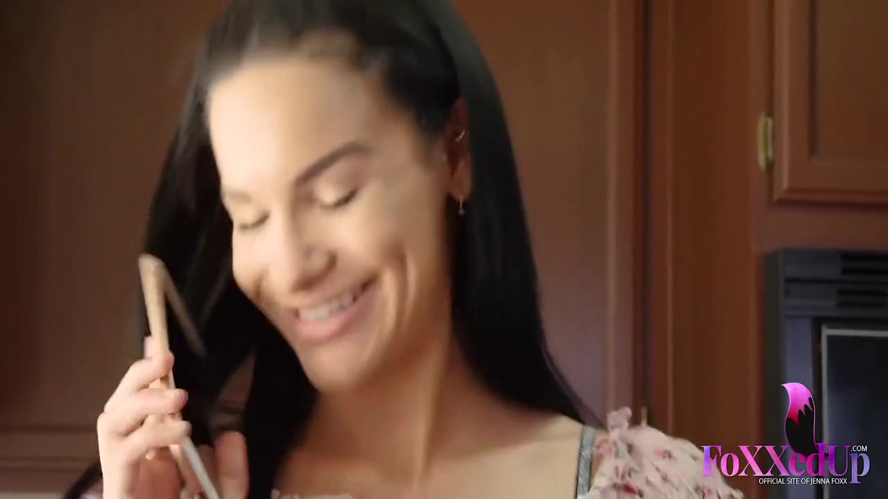 Sexy Lucky Plumber Seduced By Horny Lesbian Babe 6 Min With Jenna Foxx, Thick Legs And Eden Sin