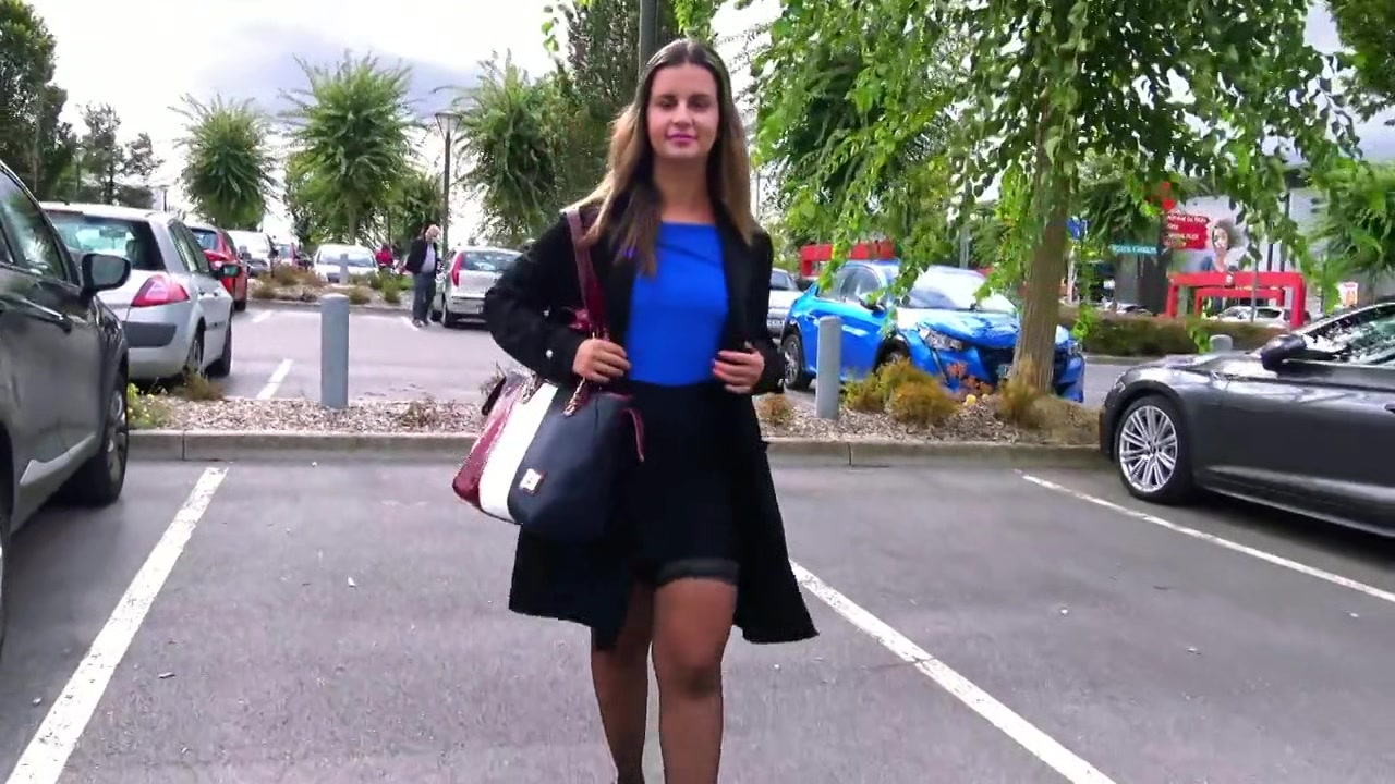 Luna, 31, is constantly in the game! - Jacquie et Michel TV