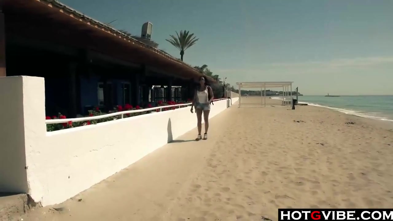 Jenna Jameson In Slim Spanish Latina Fucks Herself On The Beach