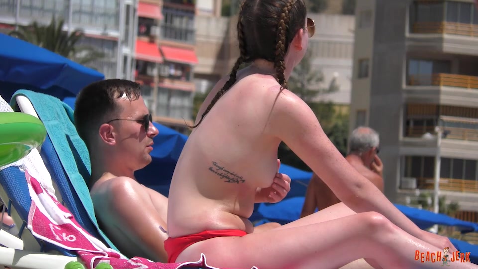 Boobs and sunbeds 20 - BeachJerk