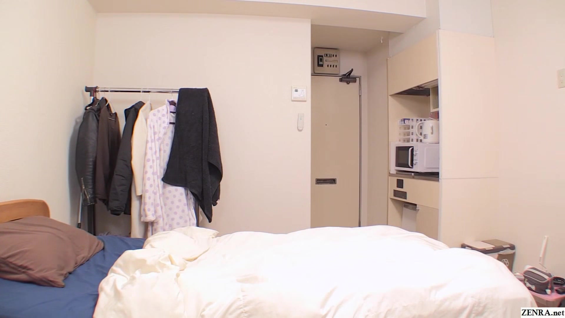 Voluptuous Japanese office lady seduces realtor for apartment