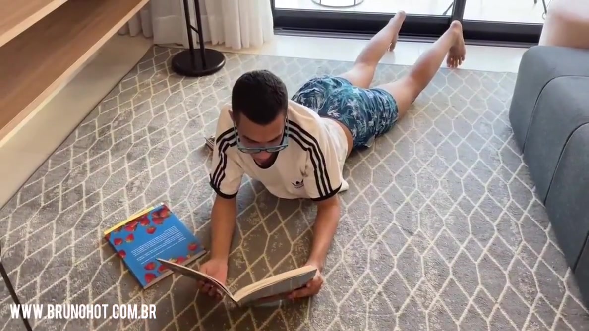 Tio Chega Da Academia E Coloca Seu Sobrinho Para Chupar Seu Pau. Quer Um Tio