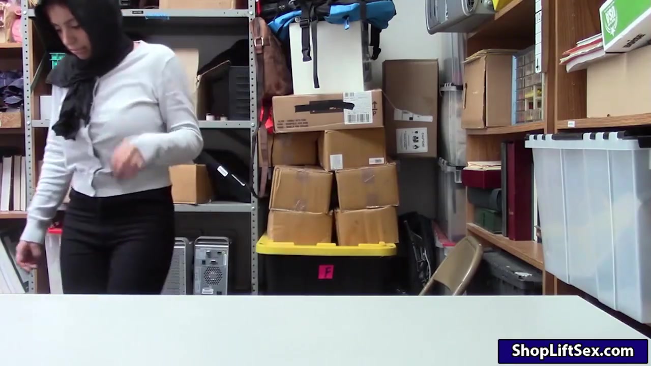 Arab Shoplifter Takes Off Clothes And Smashed By Off