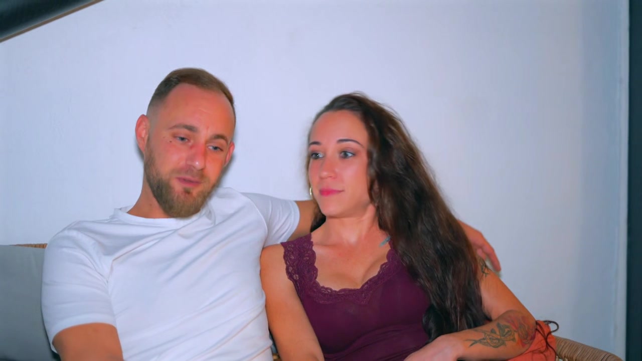 Melany, 23, continues her discoveries with J&M! - Jacquie et Michel TV
