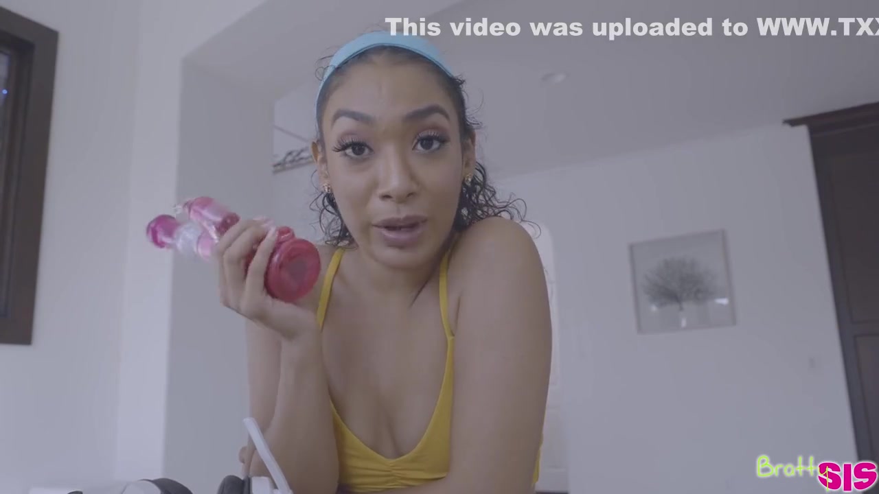 Gamer Girl Likes Stepbros Dick - Sarah Lace