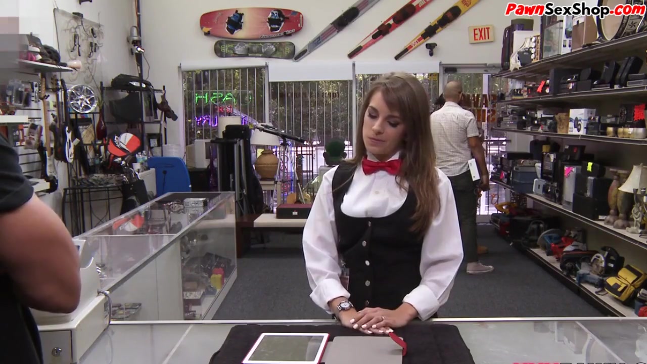 Petite Pawnshop Customer Throatfucked For Easy Cash