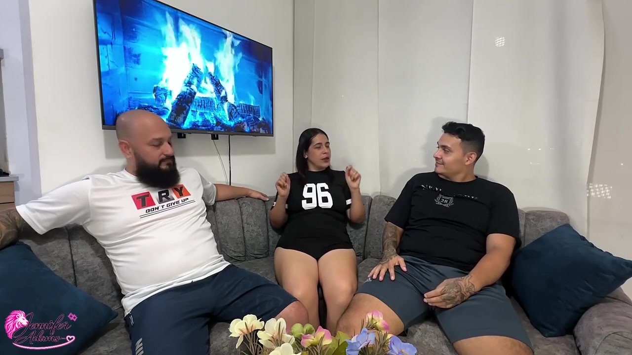 Quiero Complacer A Todos Mis Fans Con Lo Que Les Encanta Asi Que Hago Un Rico Trio - Porno En Espanol - Que Rico