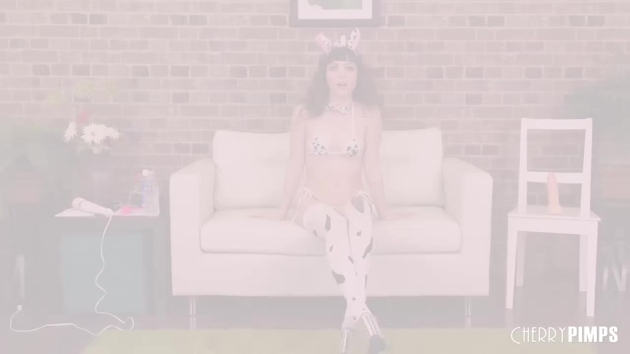 Live Show With Cute teen 18+ Solo Masturbating With a Dildo And Hitachi