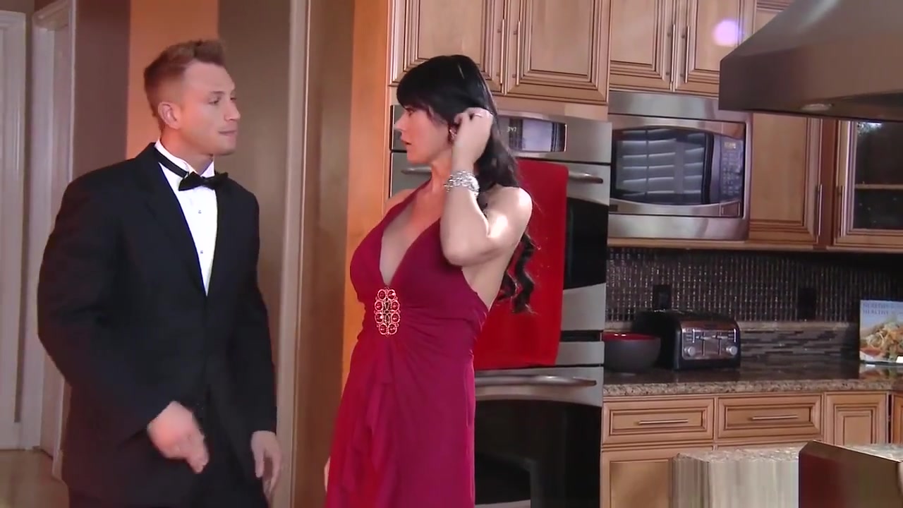 Brazzers - Step mommy Got Boobs - Being Elite And