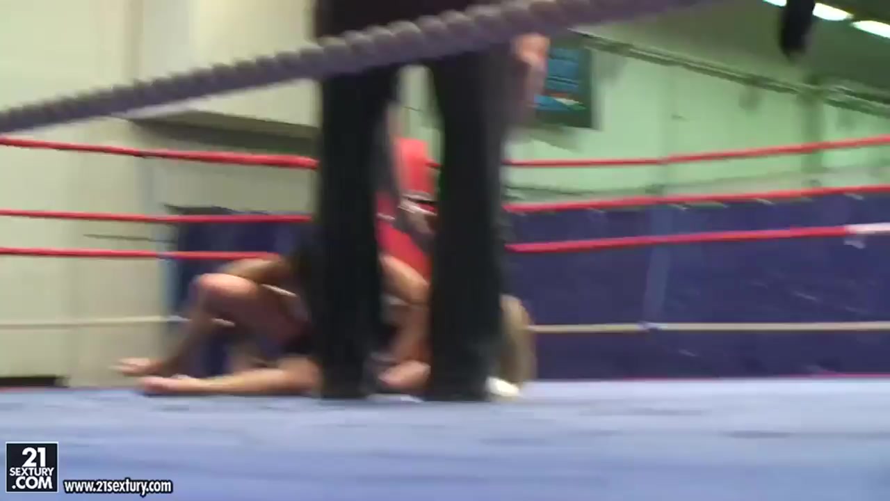 Sporty gals Jessica Moore and Kyra Black wrestle