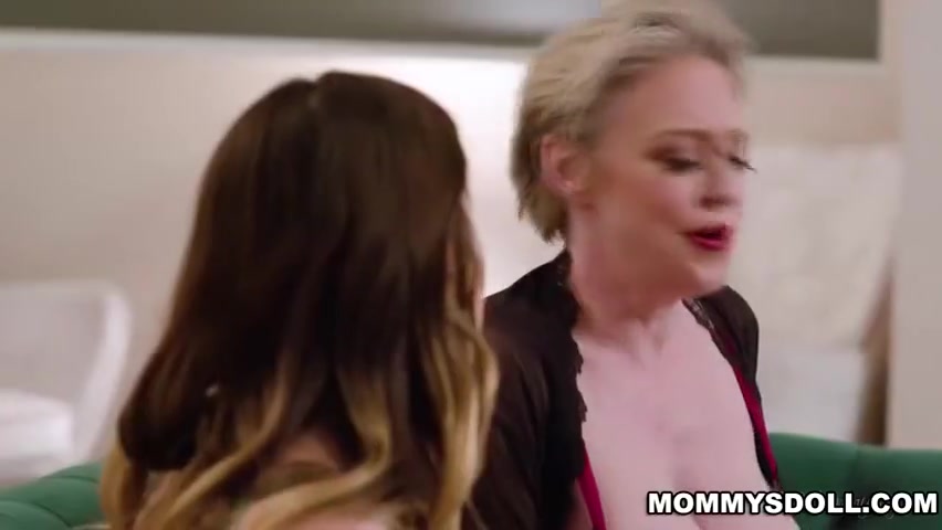 Appreciates Her Stepdaughter More - Dee Williams