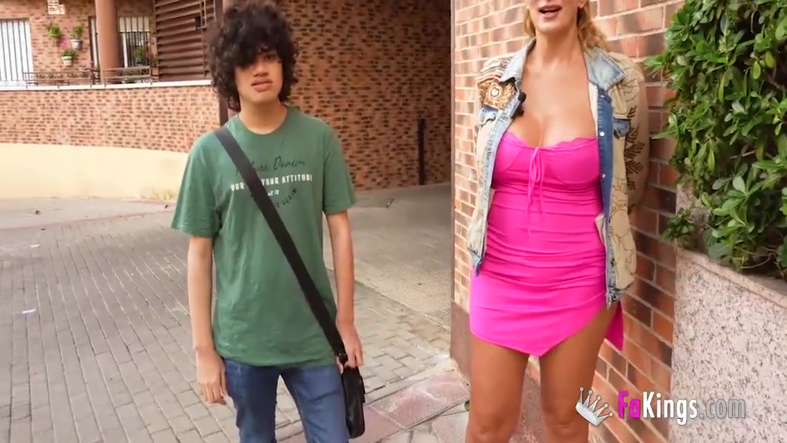 Victoria Vera - Dude Loses Her Virginity To Supermilf 3 Min