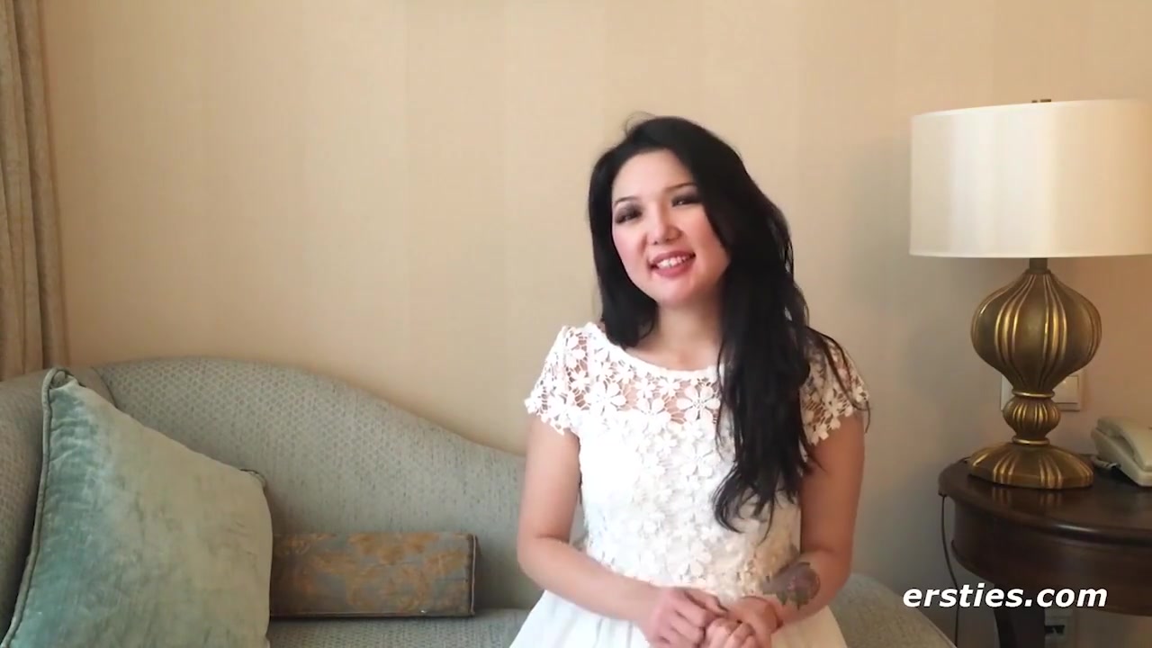 Start-up-grunderin Ameliya Aus Kasachstan Masturbiert Mit Einem Vibrator