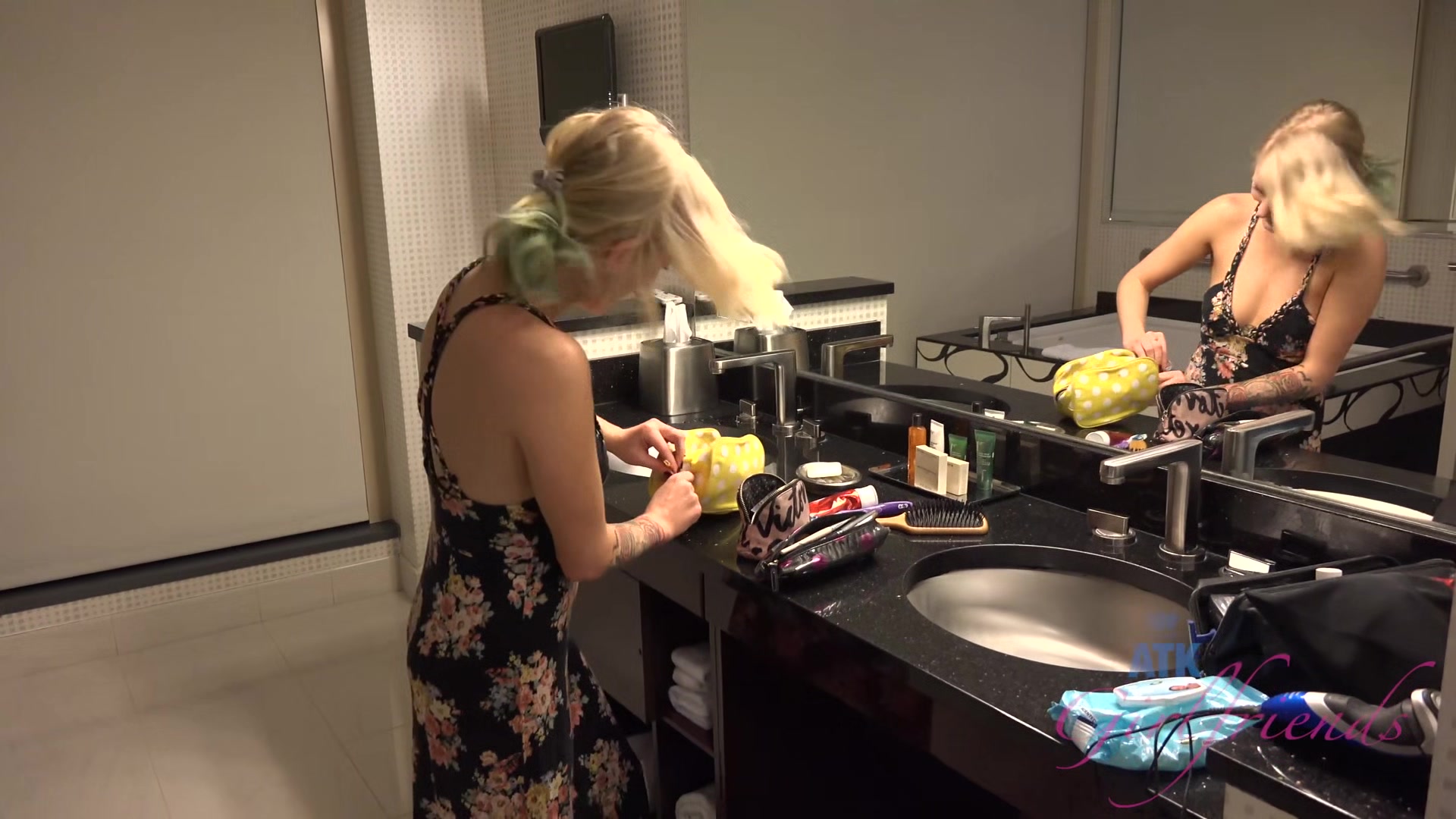 Blonde Teen Suck Dick In Bathroom