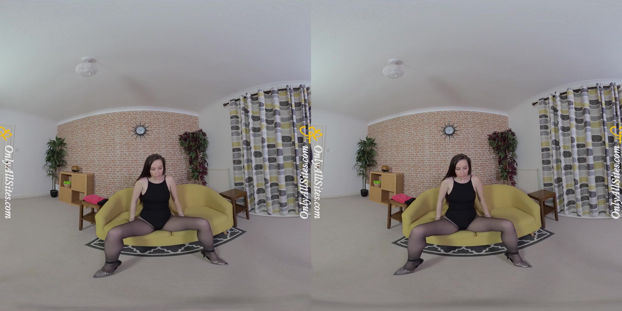 Sophia Smith - British Babe Sexy Striptease - OnlyTease