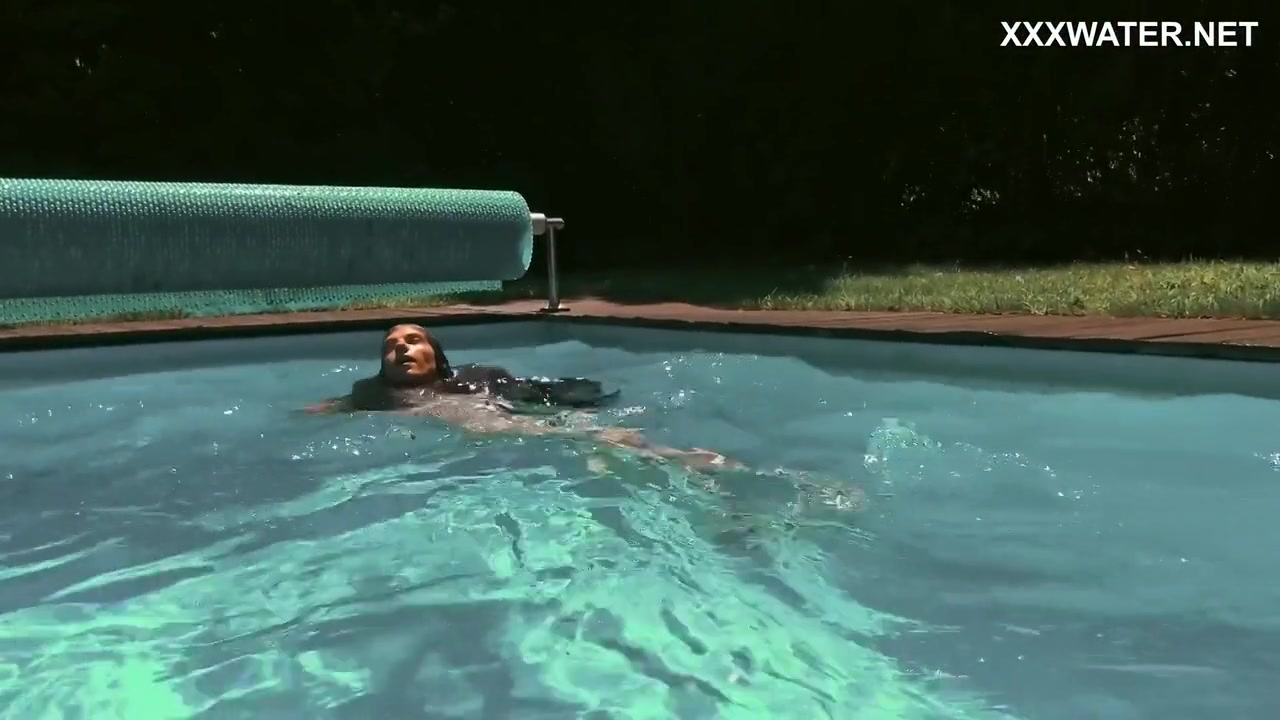 Sexy Naked Erotics With In The Pool - Lana Lelani