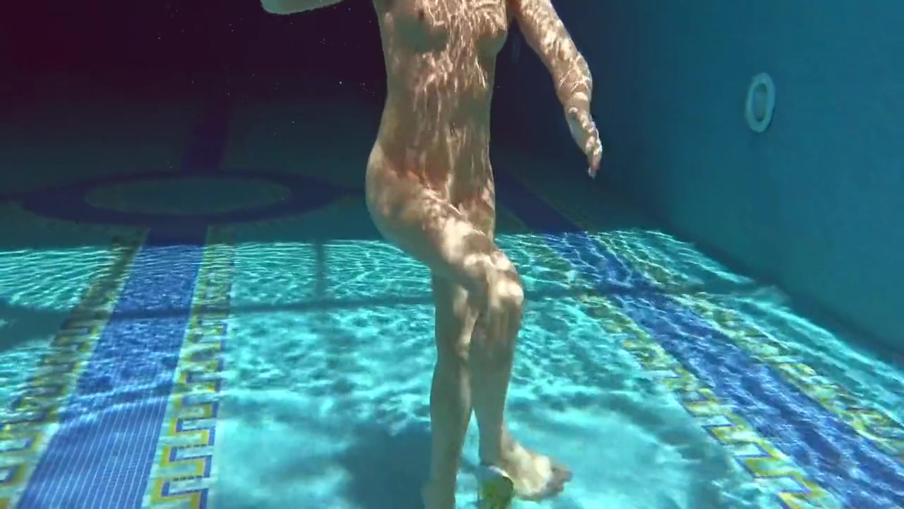 Nicole Pearl In The Most Milf In The World Swimming