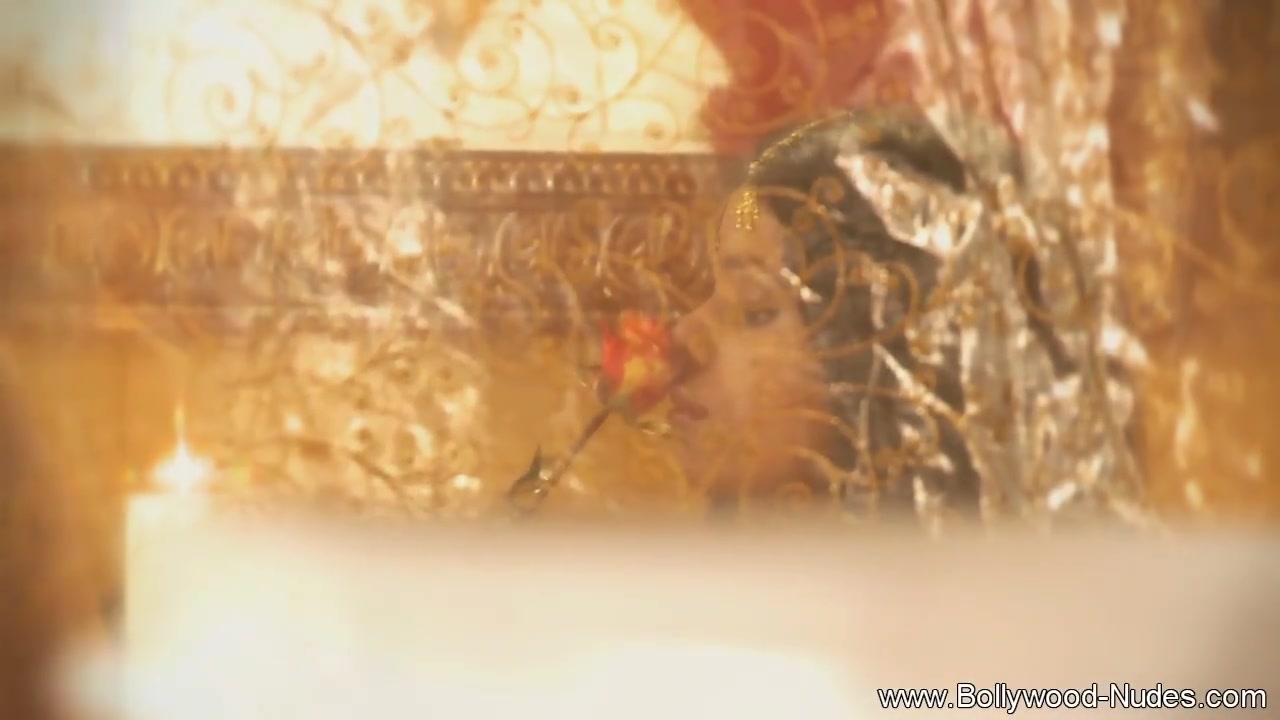 A daring Indian Lady dancing with a seductive way of showing her naked body