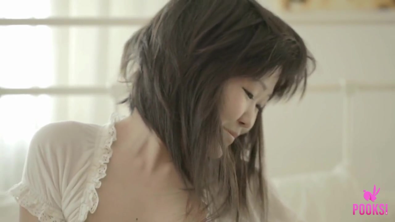 Oriental Cutie Fen Rubs Her Horny Pussy After Waking Up!