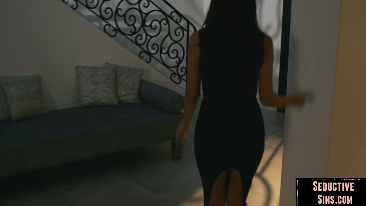 Beauty blonde babe gets cuntsmashed