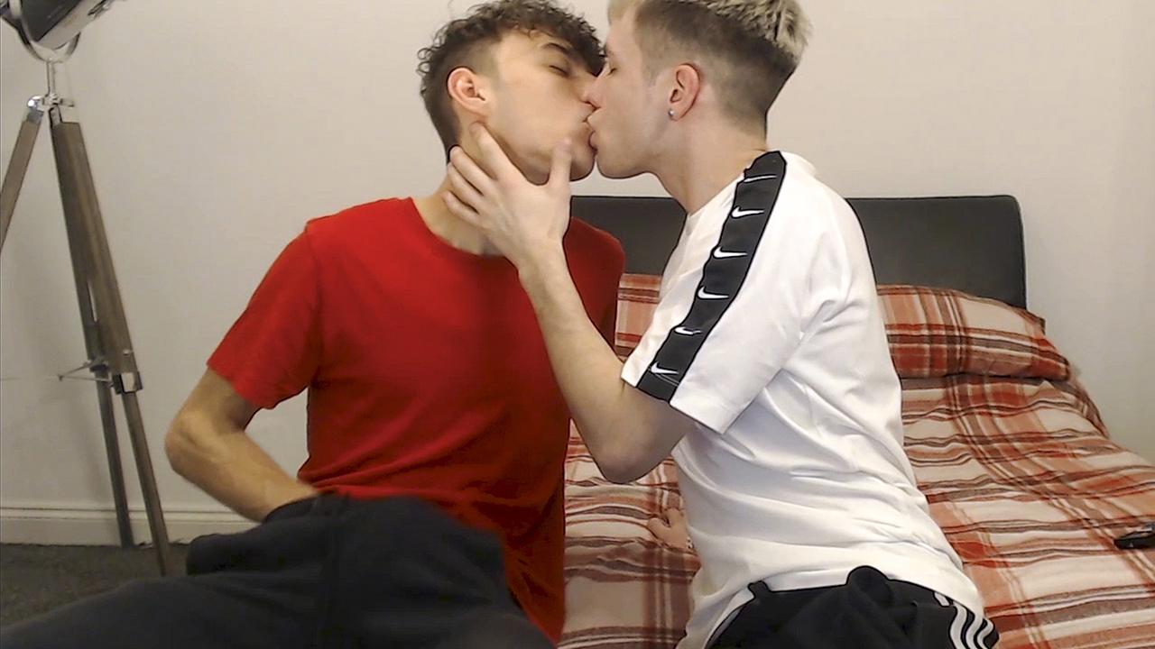 Lad Gets Fucked When No Ones Home - SayUncle