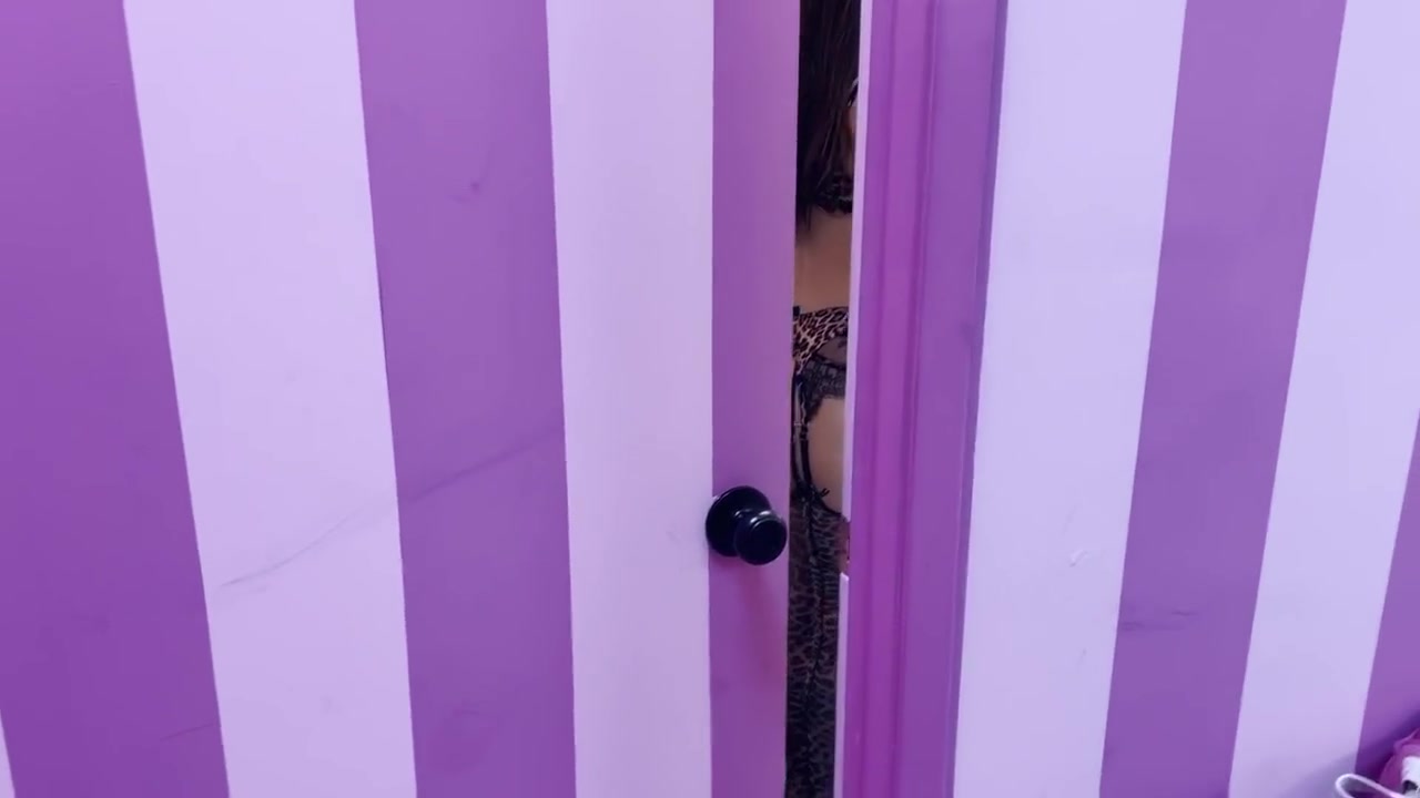 Hot Tattoo Model Gets Railed By Photographer On Set - Bella Model And Bella Blu