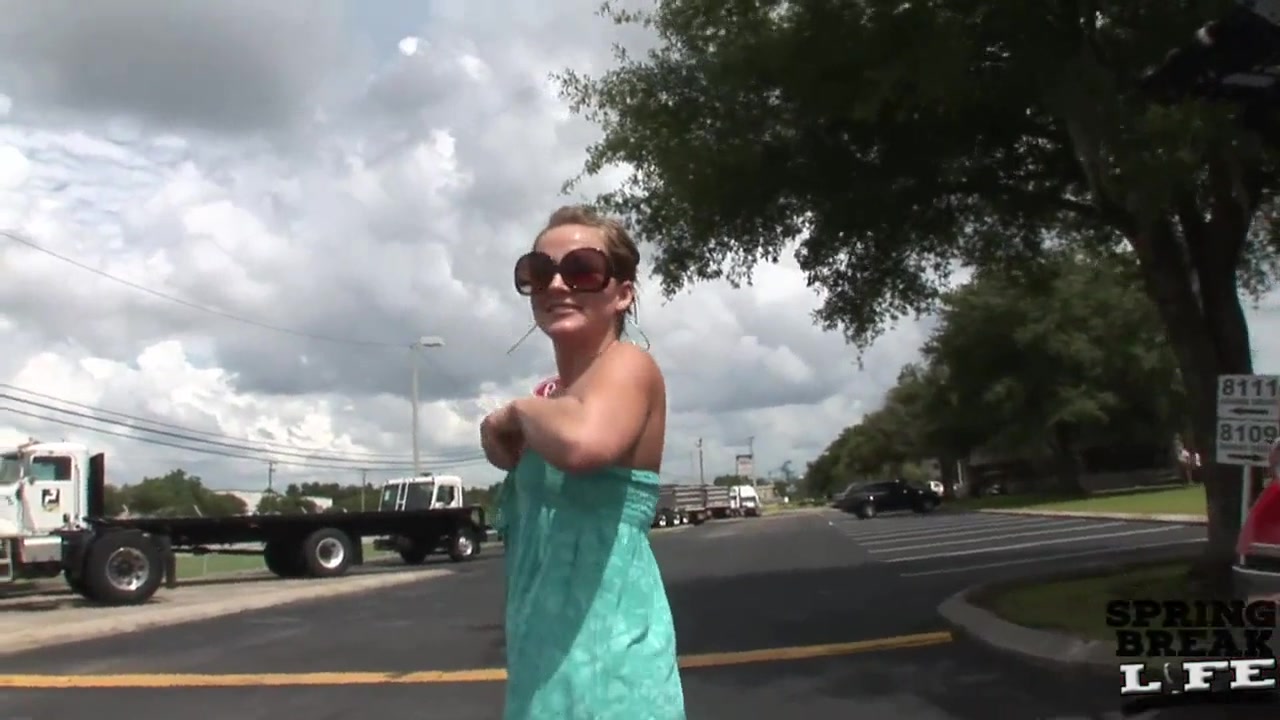 2 Girls Flashing in Public Booty to Boobs in Tampa - SpringbreakLife