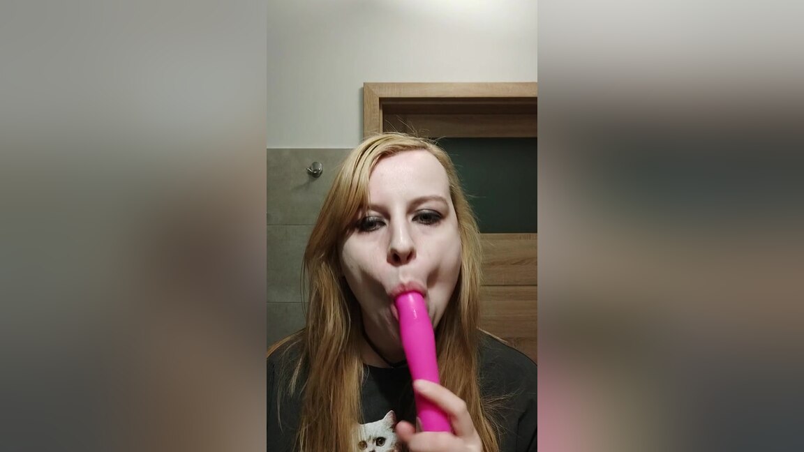Saliva And Mouth Play - Kinky Amy