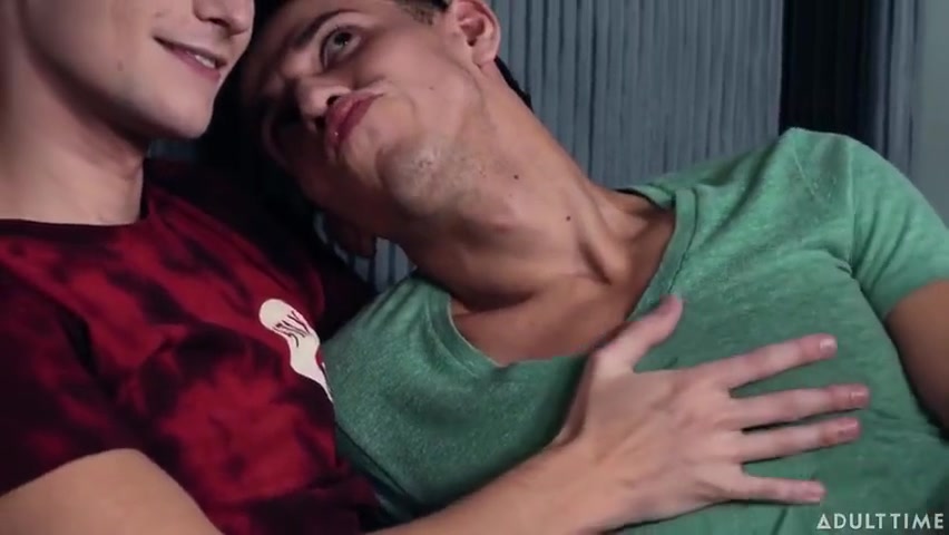 Twinks Des Irezs Study Sesh Turns Into Passionate Hard Fuck - Trevor Harris And Gay Porn