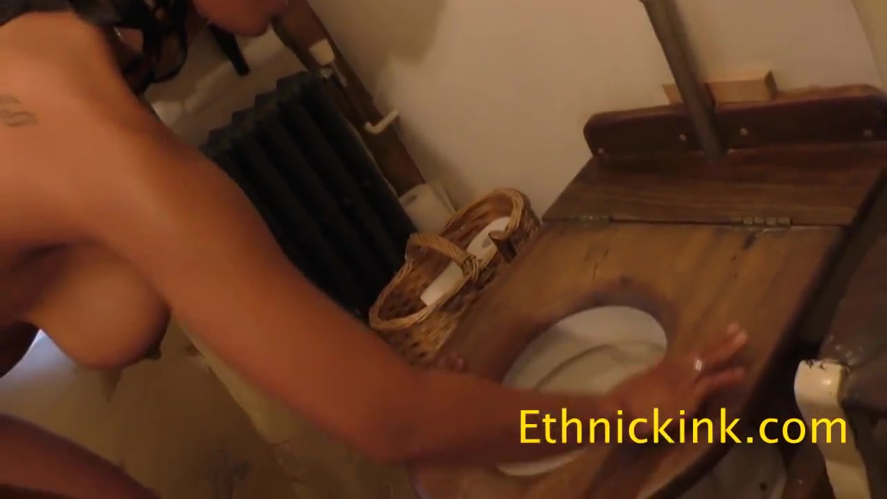 Ebony Milf Pissing