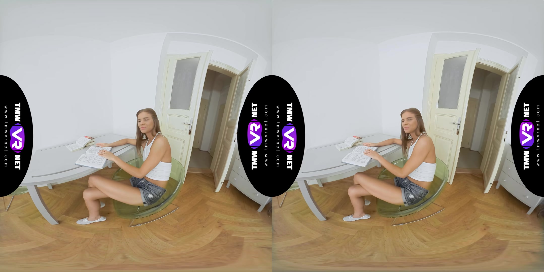 Sweetie Rubs Cunt To Relax - TmwVRNet