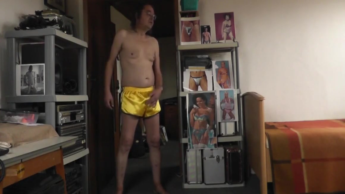 Sexy Satin Shorts In Gelb