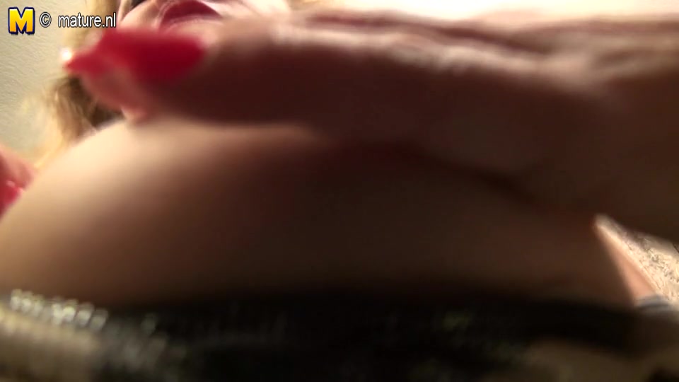 Hairy American Housewife Playing With Herself - MatureNL