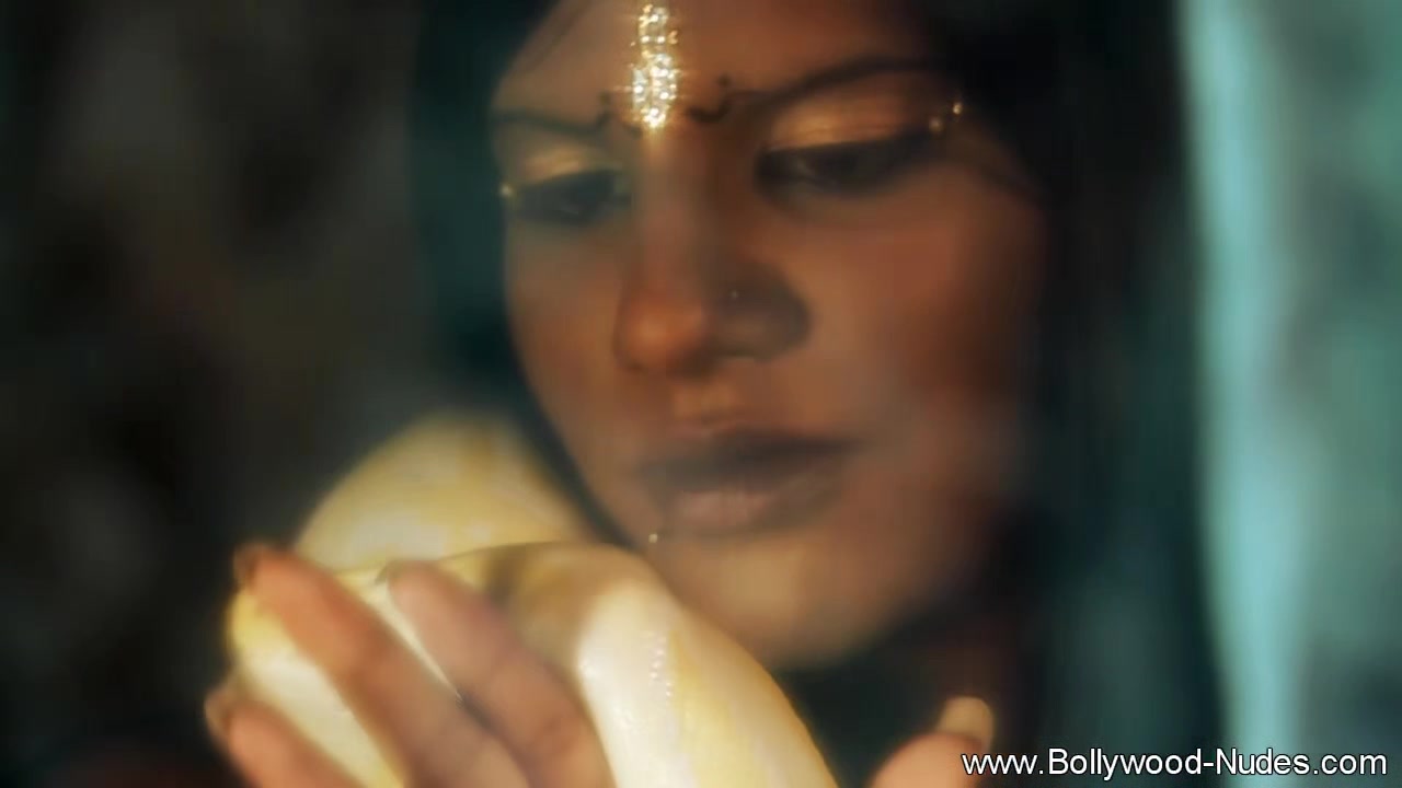 Bollywood Babe Is Spectacular Nude And Dancing Gracefully