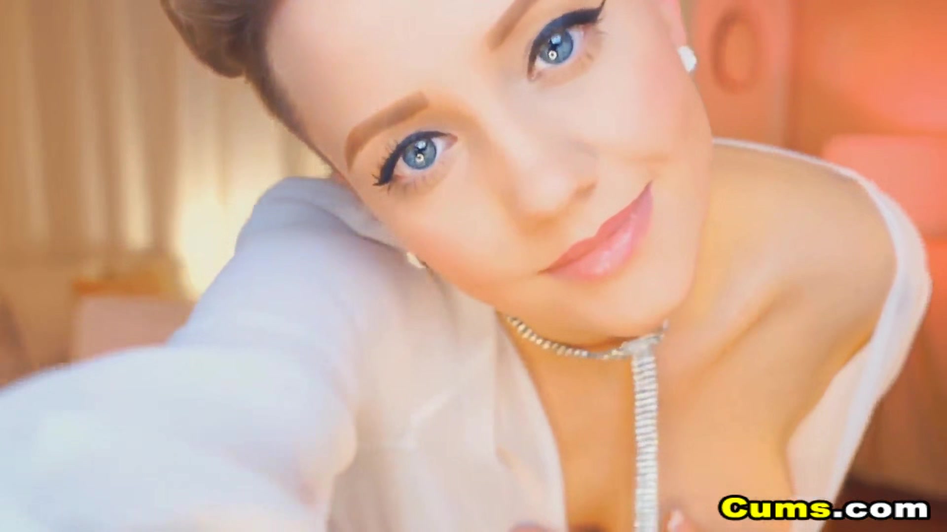 Russian Babe Wanking Her Tight Pussy Hole