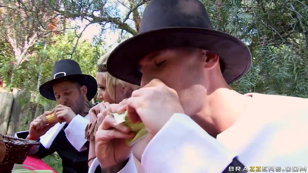 Sexy Thanksgiving orgy they will always remember