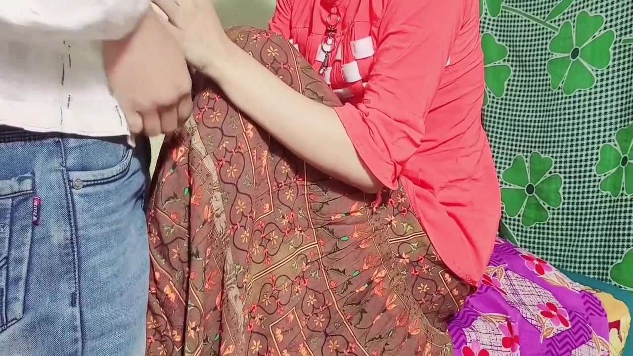 Desi Gawar Ladaki Ko Kuch Nahi Rahata Hai Tabhi Uske Gav Ke Ladake Ne Chod Diya - Pat A
