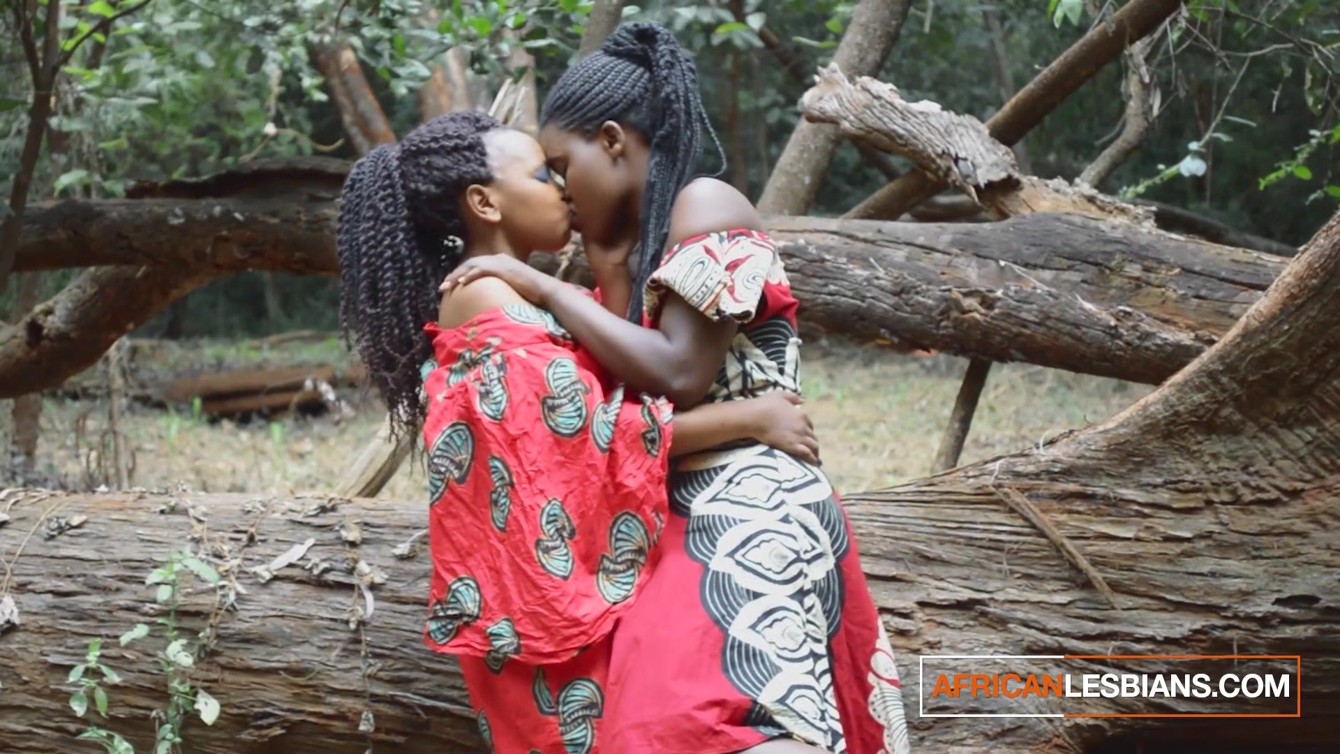Ebony Fairies Forrest Outdoor Lesbian Make Out During Music Festival