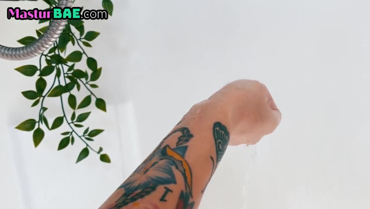 Petite solo babe rubbing her soaking clit in the shower