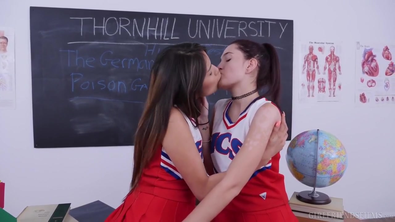 Two Female Cops Control The Pussy Of Two Lesbians