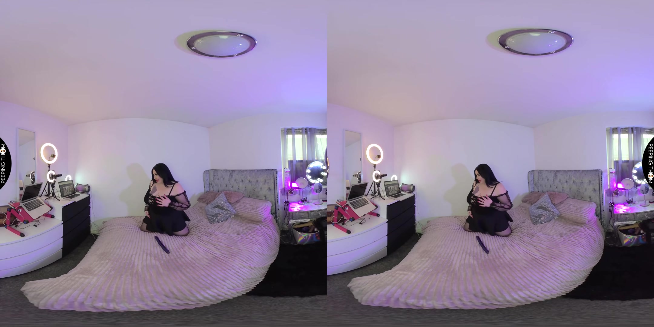 Mia MILF - Watch Me On Webcam - PeepingThom