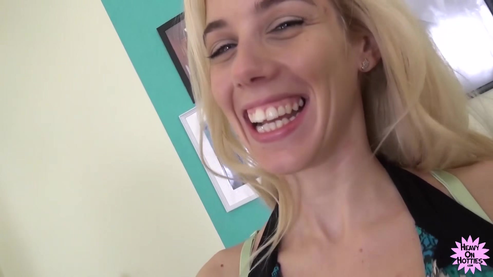 Porn Plunge With Nesty - HeavyOnHotties