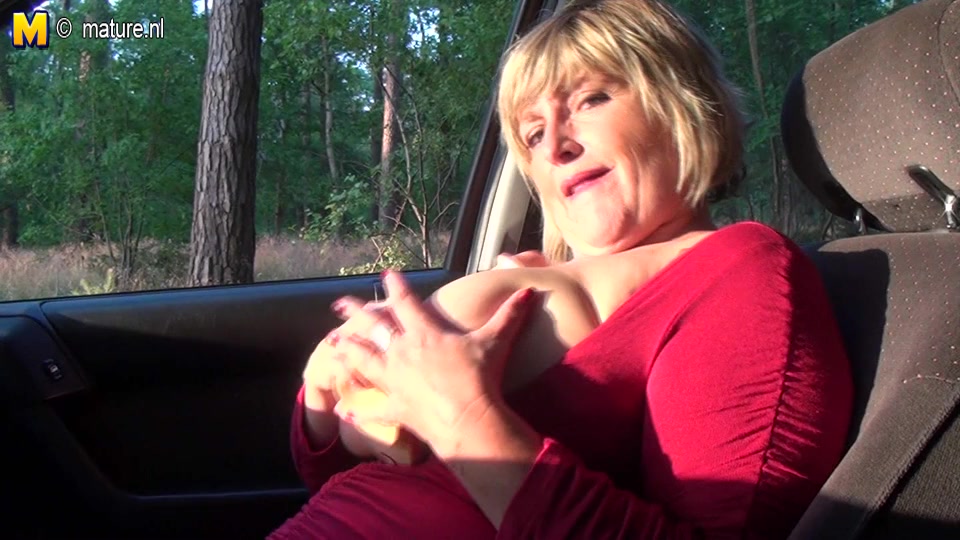 Mature Monieka Sucks Cock And Squirts Like Crazy - MatureNL
