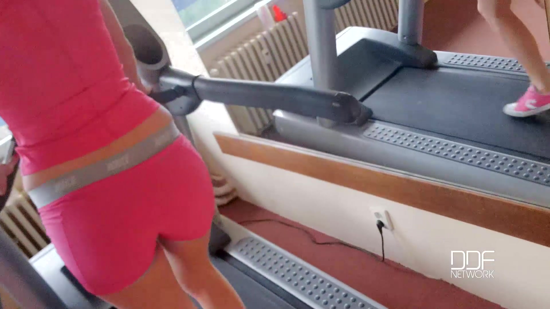 Kinky Trade Offer - Workouts for Blowjobs - PornWorld