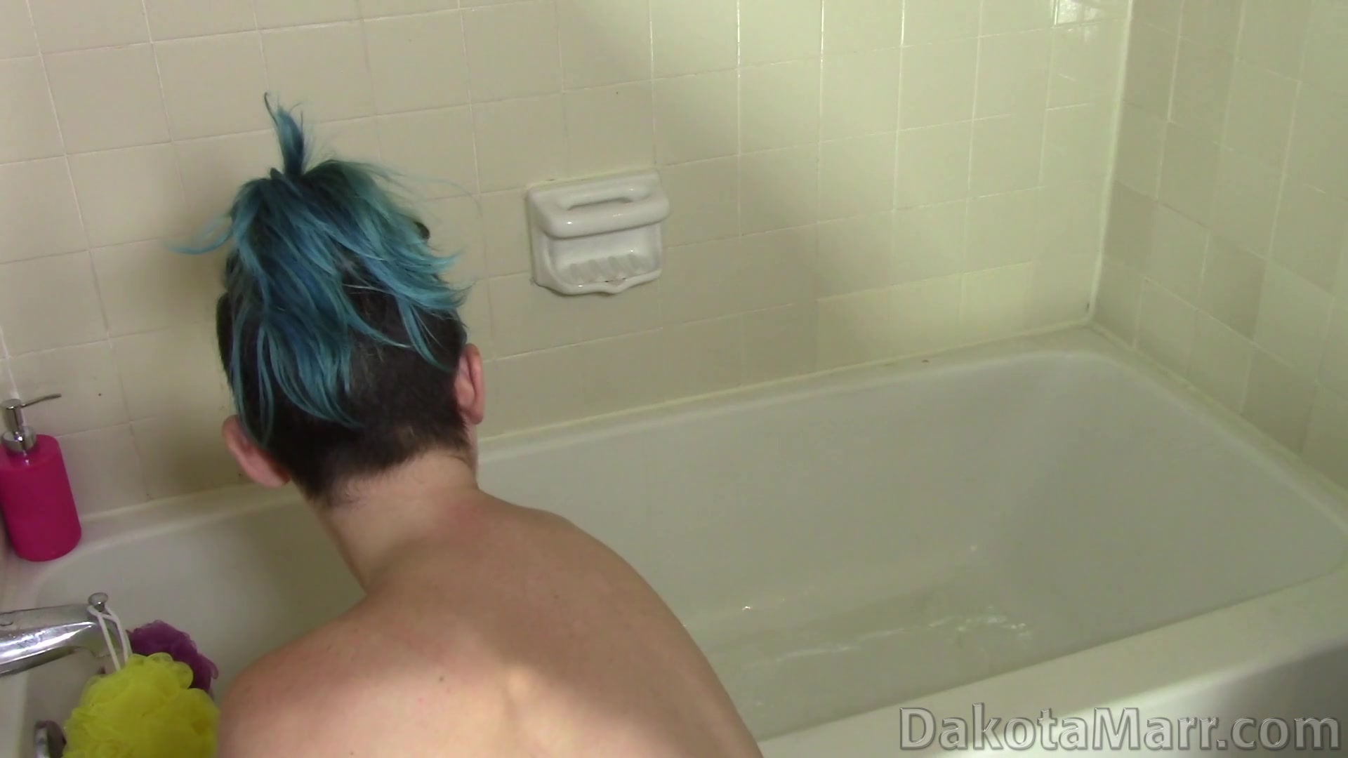 Spy On Zoes Bath - Dakota Marr