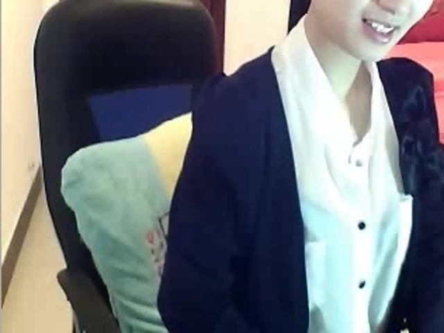 Asian babe stripping her suit in front of the viewers