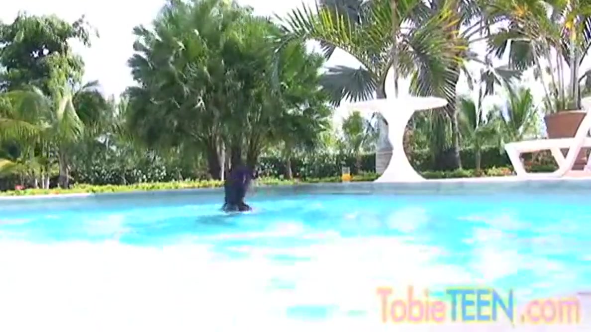 Tobie teen 18+ - Masturbates By The Pool