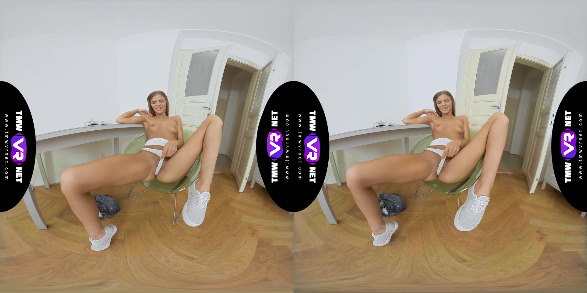 Sweetie rubs cunt to relax - TmwVRnet